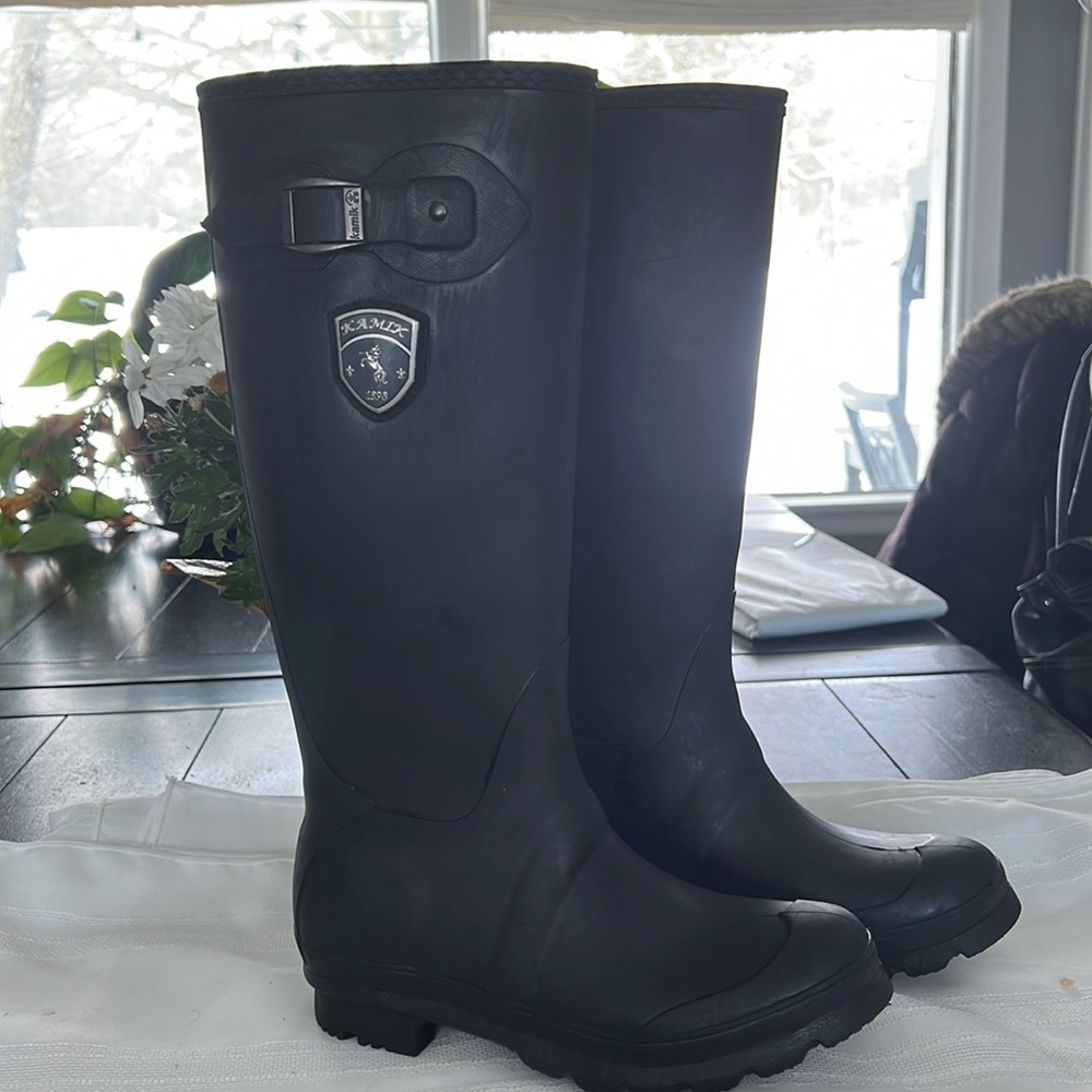 Kamik women rain boots size 8